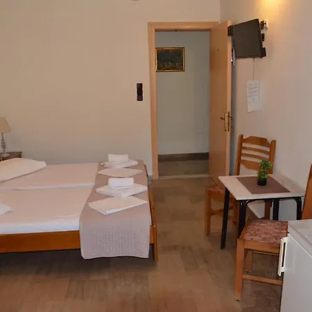 アパートホテル Petros