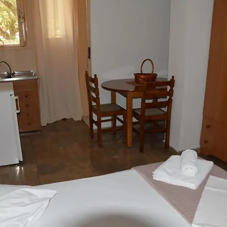 Petros アパートホテル バティ