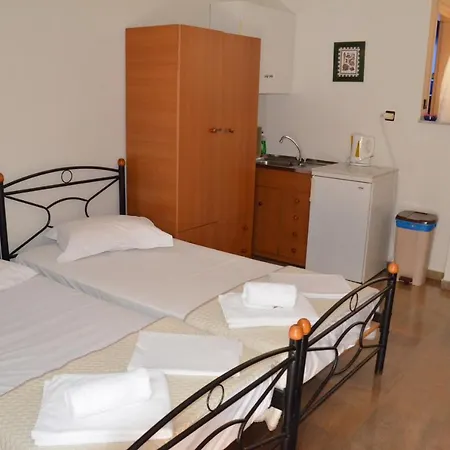 Petros アパートホテル バティ