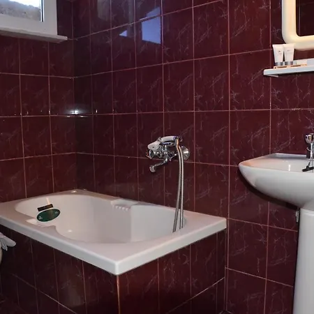 アパートホテル Petros