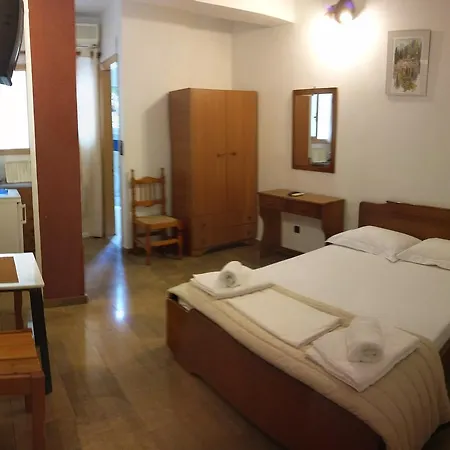 Petros アパートホテル